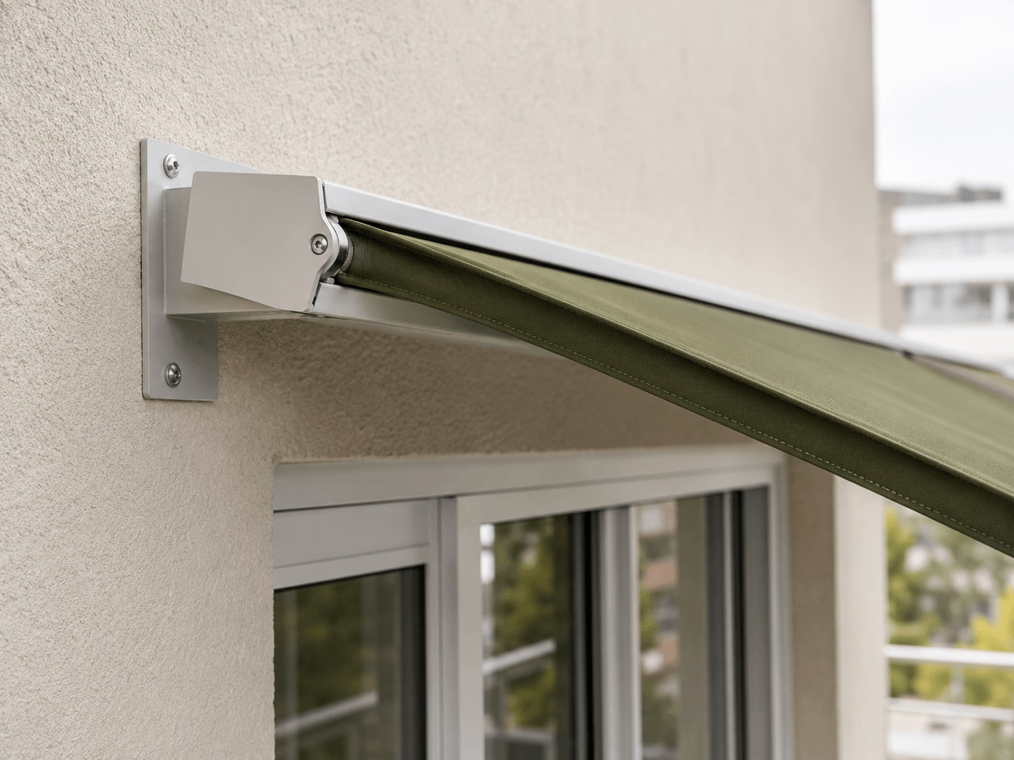 Detalhe da fixação de toldo em parede acima de varanda